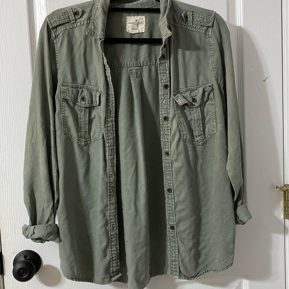 American Eagle button up